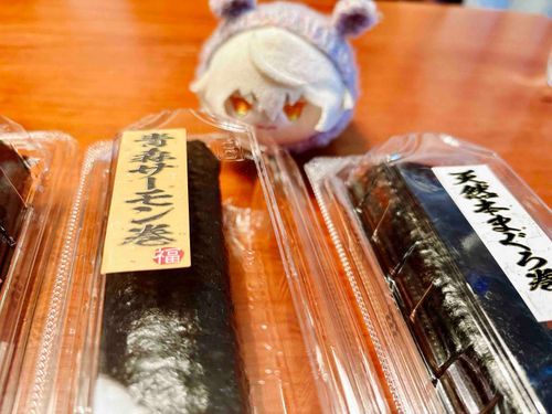 (豆まきはあとにしてはやく開けてほしそうな顔)