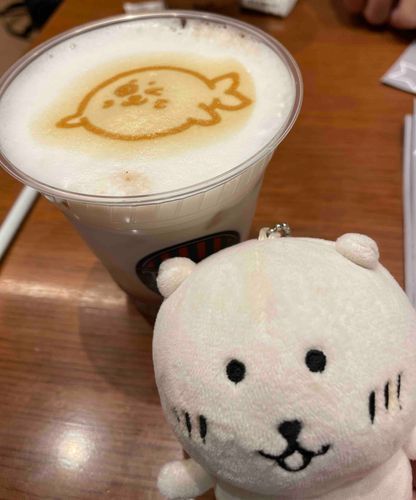 アザラシさんのアイスココアなの！🦭
ぼくにウインクしてくれたの！😻✨