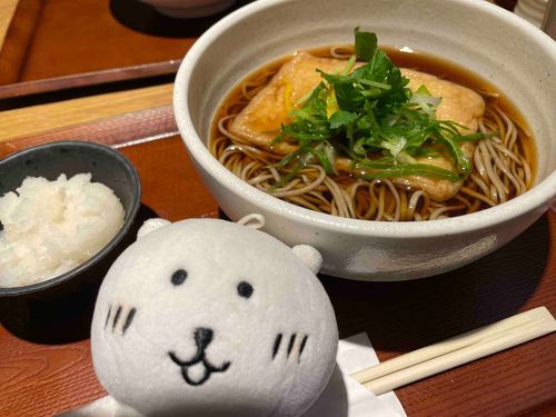 この前食べたきつねそばだよ！
お揚げが甘くてじゅわじゅわでとっても美味しかったの〜🦊