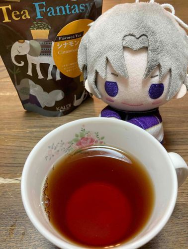 今日もあるじの近侍として、手足が冷えるとおっしゃっていた主のために、あたたかい紅茶を用意した！
今日の茶葉はシナモンだ。隠し味として、はちみつをひとさじ入れると、シナモンの味がまろやかになり、主に大変喜んでいただけた！身体を温めたあとは、おれと一緒に温かいふとんに入りましょうね、あるじ。