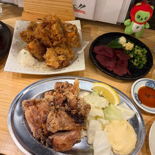 信州には美味しいものがたくさんあるよ。山賊焼き、馬刺し、納豆天ぷら、、おなかいっぱいだ〜