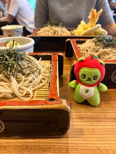ぼくのファンだっていう子と、そばを食べにきたよ。えび天をくれたよ。すごい！