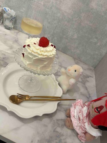 いちごははむちゃんがたべたいそうです
いちごだけをまっすぐみつめてます