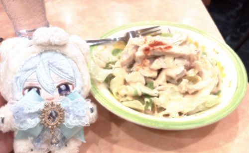 サイゼリヤのサラダ食べたよ〜♪
