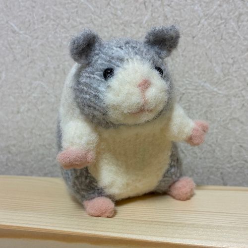 ハムスターのぽてちだよ🌻
実は飼い主が編んだあみぐるみなの！
よろしくね♪