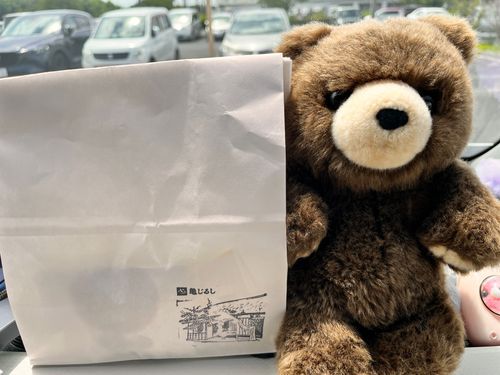 むふふふふ🧸✨
ずっと気になってた亀印さんの和菓子を買うことができたよ🥰
もう見ただけでわかる
おいしいやつ😋
いっぱい買っちゃった❗️