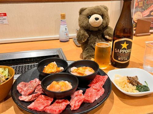 温泉♨️はいって
焼き肉🥩が食べられる
カプセルホテルにきたよ🧸
お肉おいしい😭💕
ビール🍺おいしい😭💕