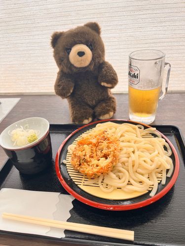 温泉入って湯上がりの一杯🍺
おうどんが来る前に半分になっちゃった