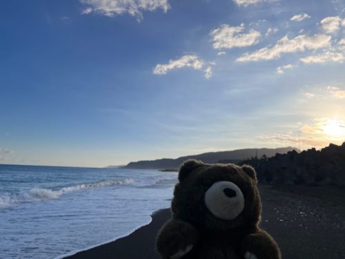今日のあさんぽは
糸魚川海岸でビーチコーミングして
翡翠を探そう🧸✨の会