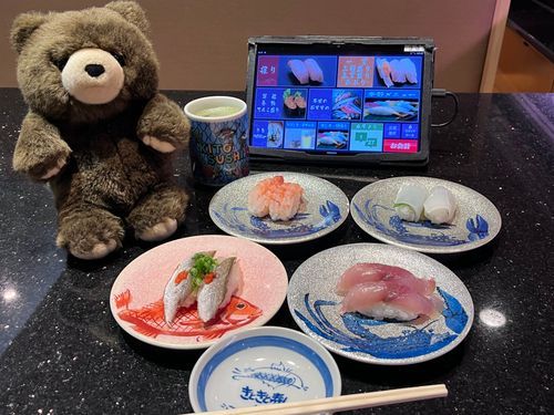 大好きなお寿司屋さんにきたよ〜🧸🍣
なんと、たこ焼きのお寿司があったよ…❗️