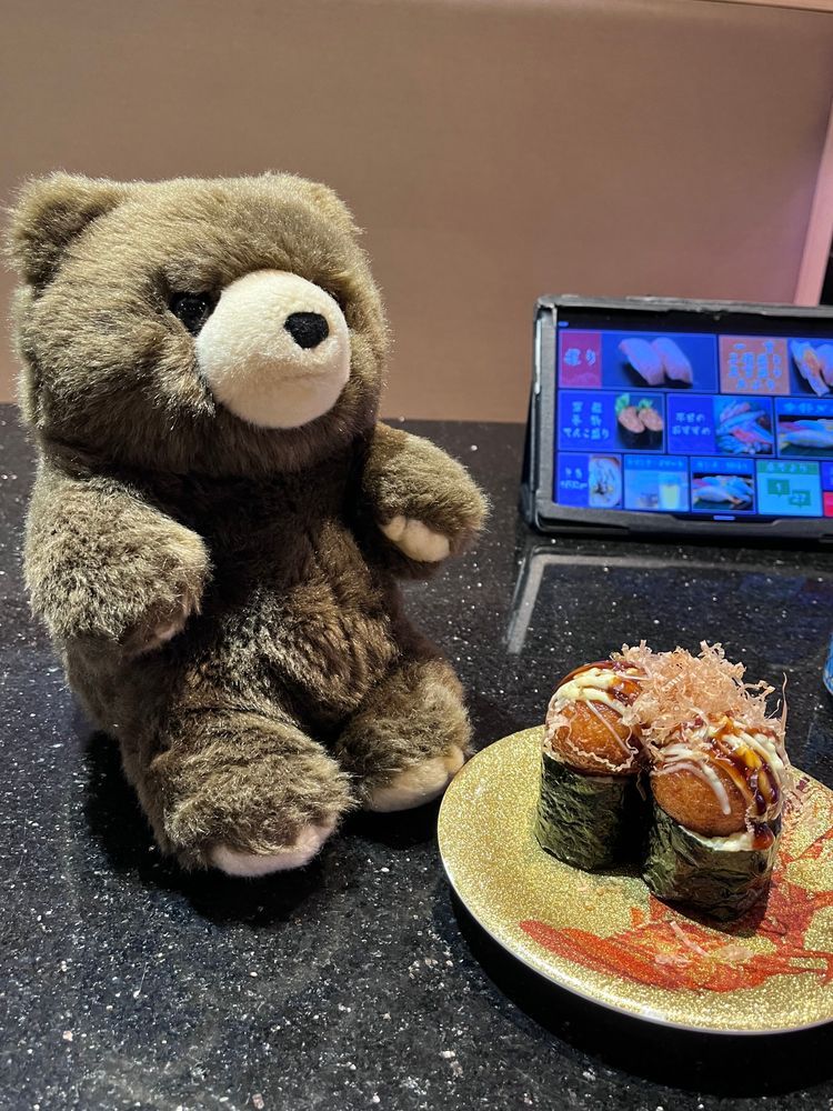 大好きなお寿司屋さんにきたよ〜🧸🍣
なんと、たこ焼きのお寿司があったよ…❗️