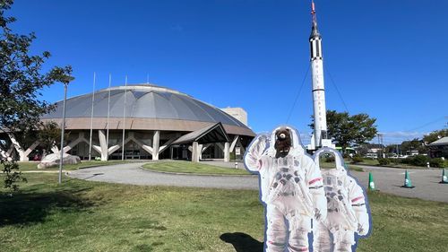 羽咋のコスモアイルだよ
宇宙空間から大気圏に突入して帰ってきた宇宙船(本物)が展示されてて
ミュージアムショップには宇宙食やアルゼンチンから輸入した鉄隕石が売ってるよ
ガチすぎるよ

18年くらい前に主は一回来てるんだけど
まさかの臨時休館にあたって泣く泣く帰った苦い思い出があるよ
今日は観覧できてよかった