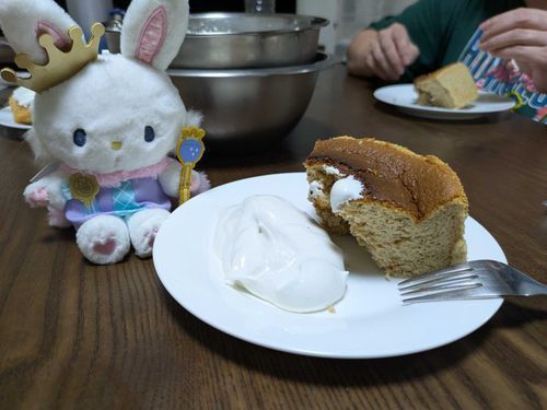 ママがつくってくれたシフォンケーキ‎🩷
クリームは かんりにんさん がつくったんだって✨