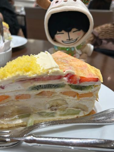 ケキ🍰たべた！
ミルヒーユていうなまえなんやって。くだものたくさんはいっとって、うまい！

はぴまさや
