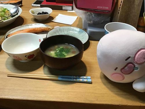 あ〜いい湯だった！
お風呂から上がってきて、ご飯を食べます！またアピーチがお届けします！（さっきと違う種類の！）