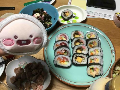 1日遅れちゃったけど節分！恵方巻きを食べました！（実際食べたのは昨日）あ、、言い忘れてたけどアピーチです！服を着替えました！