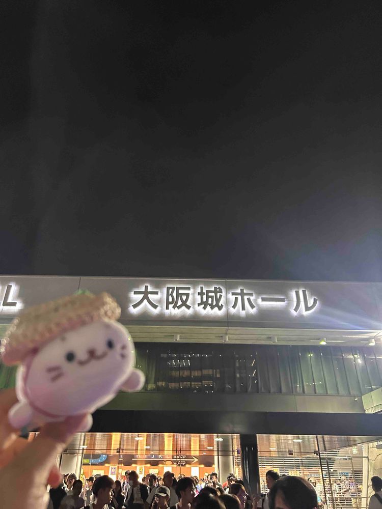 かわいいあいどるさん みにいったの！
ぼくも こんなふうに きらきらしたいな〜✨
でも かいぬしに げんきをあげるのはまけてないんだからっ🦭
