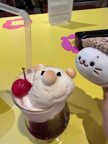 くまさんのぱふぇと おにぎりていしょく！
おなかいっぱいだよ〜🍙