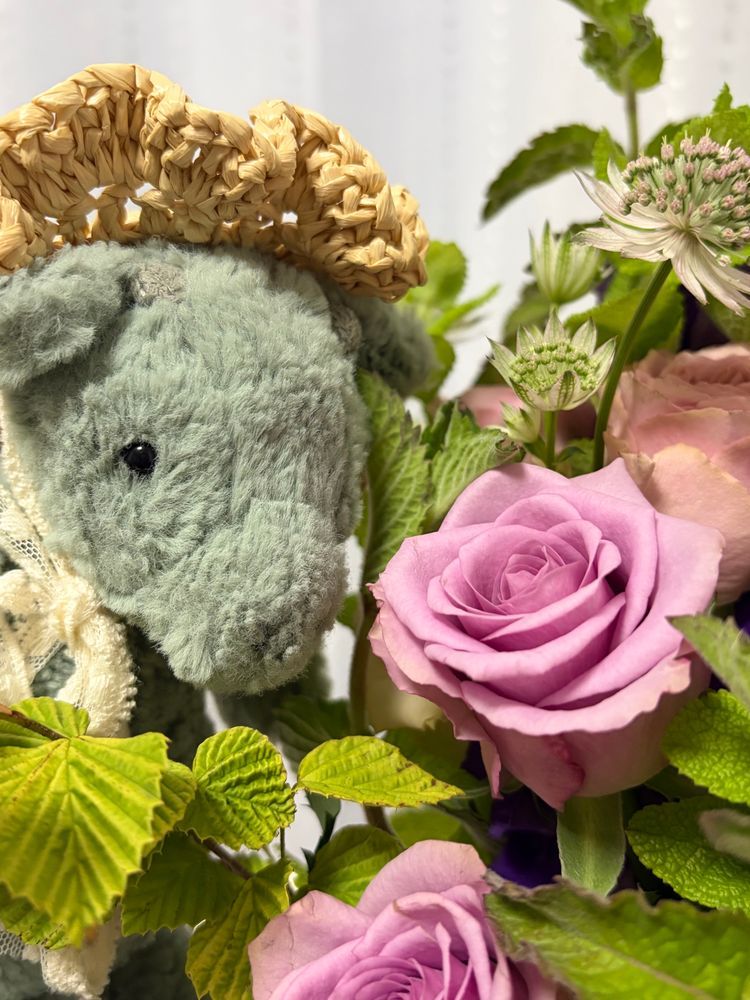 かいぬしのだいすきな お花やさんから
あたらしい おはなが とどいたよ💐
ふりふりの トルコキキョウかわいくて
うっとりしちゃった💕

ベルガモット いいかおりで おちつく✨