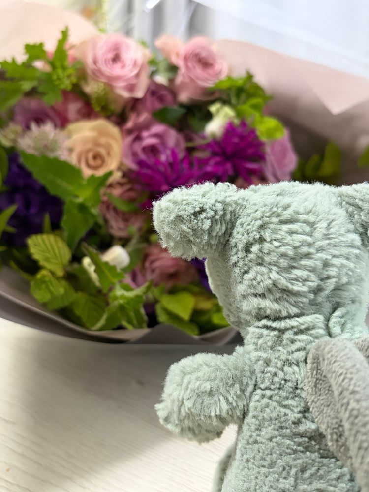 かいぬしのだいすきな お花やさんから
あたらしい おはなが とどいたよ💐
ふりふりの トルコキキョウかわいくて
うっとりしちゃった💕

ベルガモット いいかおりで おちつく✨