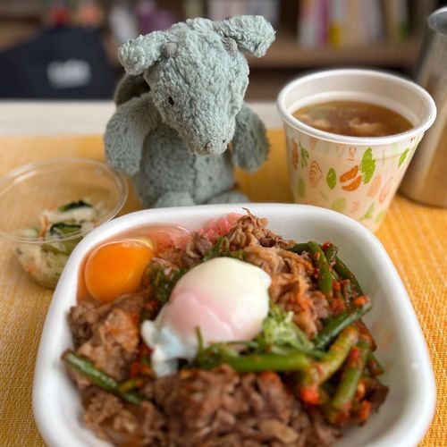 かいぬし おしごとで くたくただから きょうは ぎゅうどんにしよって うーが いってあげたの🐮