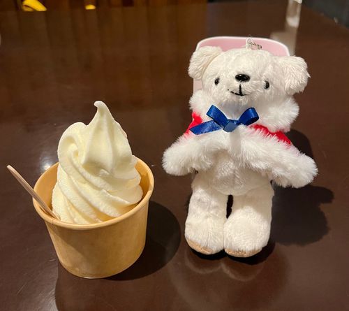 ベアドゥくんとソフトクリーム！🍦
北海道はなんでもおいしいね