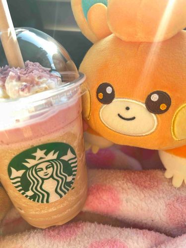 人間のおでかけに同行　かわいいフラペチーノ！