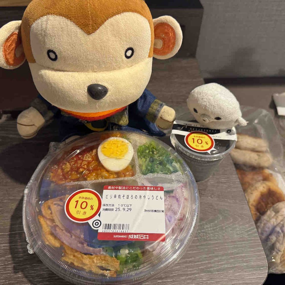 BMSGフェスに行ってきたよ〜！
みんな歌が上手でもんちゃん感動しました🥹
会場行く前にタイ料理屋さんでガパオライスとトムヤムクンのまぜそば、パパイヤのサラダを食べたよ
ガパオライスもサラダもピリッと辛くてもんちゃんの好きな感じだった💖
フェス終わったあとは成城石井で肉うどんとごまプリンを買って食べたよ！どっちも10パーセント引きでラッキー！
