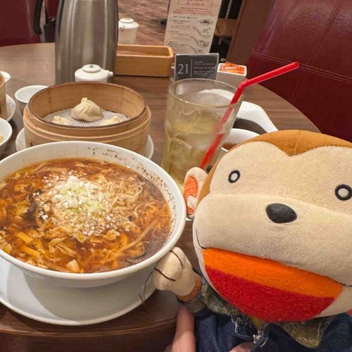 酸辣湯麺を食べたよー！！！！
もんちゃんの好きなキクラゲ沢山入っててめーっちゃおいしかったぁ！それに胡椒が沢山入っててスープもするする飲めちゃったよ😋