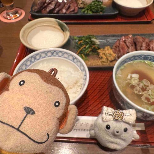 牛タン定食食べてきたよ！
なんか牛タンの芯❓のとこ使ってるらしくて歯ごたえが良かったの！😳
あと、ずんだアイス食べたよ
ずんだの濃度が高くって美味しかった〜😋😋😋