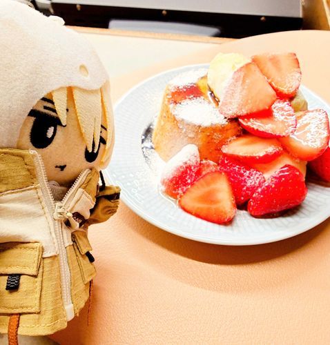 おいしぷりんたべにきたぞ
まっちゃあいすといちごがのってる