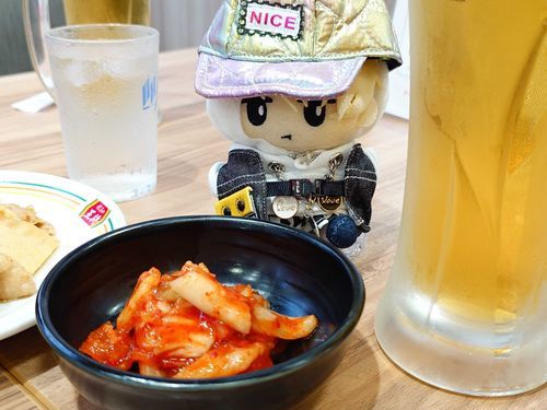 ぬいふぇすで あたらしいぼうしかってもらった
ぎらぎらでかっこいいだろ？
きむちとびーるでかんぱいだ（あるじが）