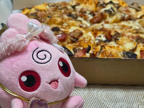 れんきゅうはピザをたべたんだよ〜