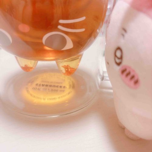 さっそく紅茶にキンモクセイシロップ入れたら！！ﾈｺﾁｬﾝのおみみに！！金木犀のお花が！！！！可愛すぎパシ、、、！