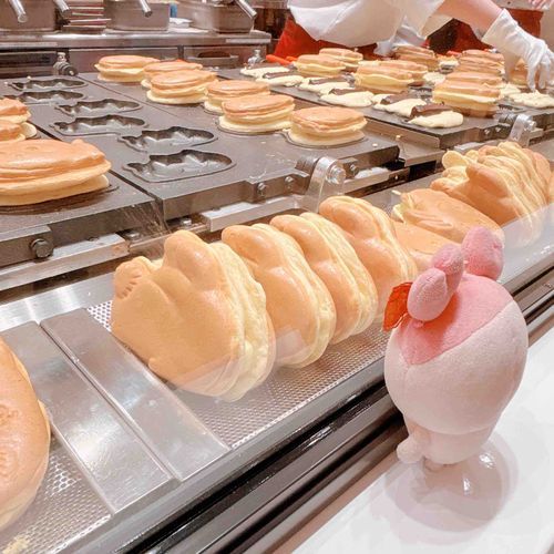 ちいかわ焼き可愛いパシね〜🩷
パシが見てたらお姉さんがニッコリしてくれたパシ！