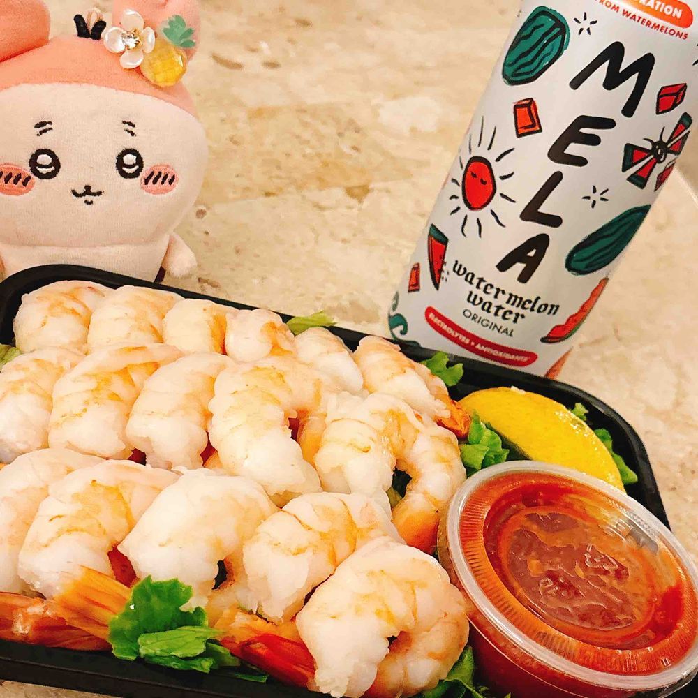 食べ物が大きかったパシ！スモールって言っても日本のミディアム強くらいあったパシ！メンダコちゃんはスイカジュースが大好きパシ🍉