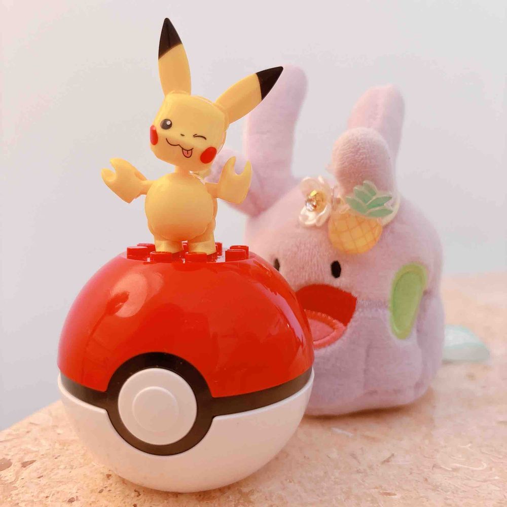 ハワイでもポケモン見つけてはよろこんでたパシ！これは手がカニみたいなピカチュウパシ🦀