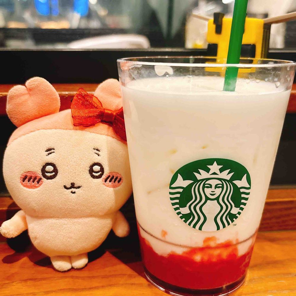 マイクラの映画観たパシ🐝スタバのいちごミルクものんだパシよ〜🍓
