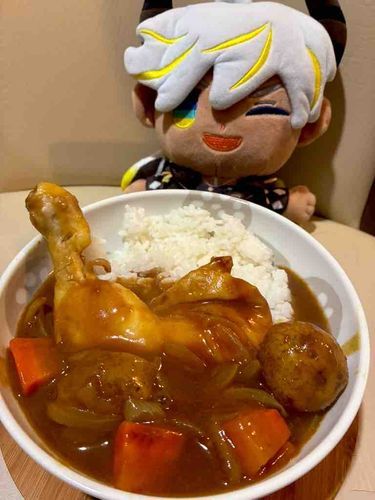 今日の晩御飯は具材ゴロゴロお家カレーよ〜🍛