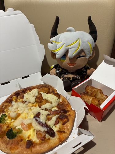 久々にピザだよ！
今のピザハットの限定のタルタルのやつ！おいしー！