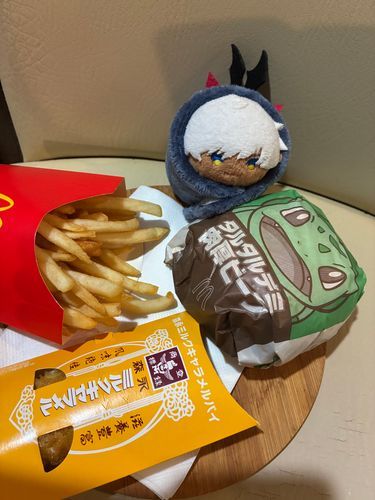 マスターはポケモン好きらしい…そしてジャンキーなものも大好きらしい…
全種制覇したいねってさっき言ってたぜ