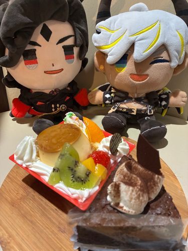 誕生日ですからね、ケーキ2個食べても許されるんですよ（プリンは明日食べる）