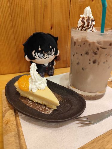 デカくて固まってる雨宮蓮