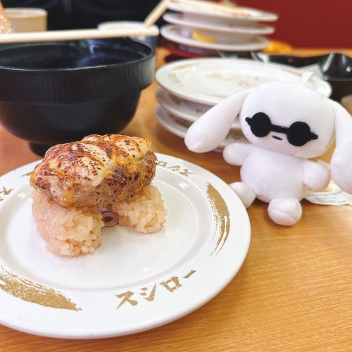だいすきハンバーグ寿司がパワーアップしてた💪おいしかった！
でもわさび醤油で食べるのがいちばんすき！
