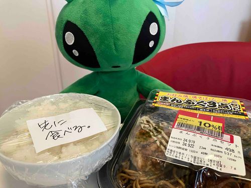 まんぷく3点セット🐙
(冷蔵庫にあったご飯を添えて😂)