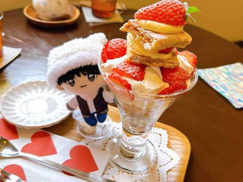たけるは羨ましそうにいちごを見ている🍓