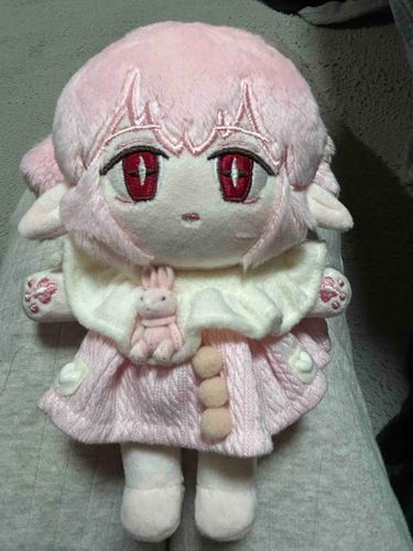 お洋服着せたよー。
チークもつけてみた！