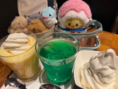 パパが すきな あいどるの らいぶを
まってるんやって
ぼくは わからんけど おでかけ たのしい