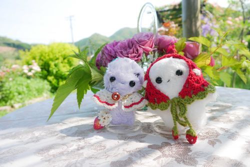 去年の思い出のツーショット🌹

夜太郎、白太郎かわいい☺️💕
(写真を見る2人📱)

夜太郎💜「お花いっぱいな、すてきな場所だったよね✨」
白太郎🤍「びゃく、また行きたい！」
私も2人とまた行きたい！☺️✨