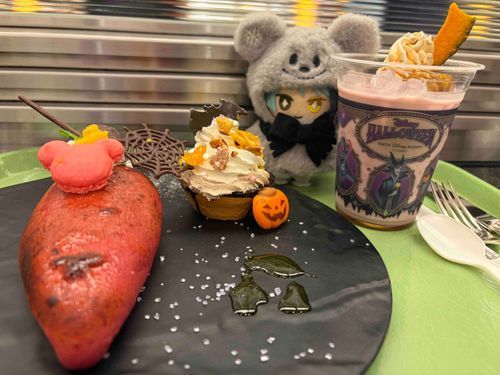 ツイステライブの後、ユミさんとチックタックダイナーで遅いランチを食べてきました。焼き芋パンの中には本当に焼き芋が入ってましたよ。